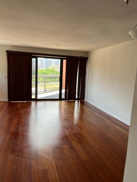 Dining/desk area - 100 Park Ave W