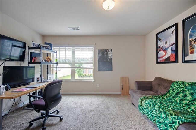 Building Photo - 108 Aviary Ln