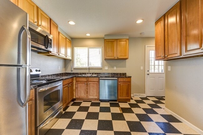 Building Photo - 3873-3883 West 89th Way