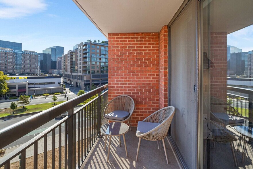 Building Photo - 801 15th St S