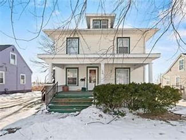 Primary Photo - 139 32nd St NE