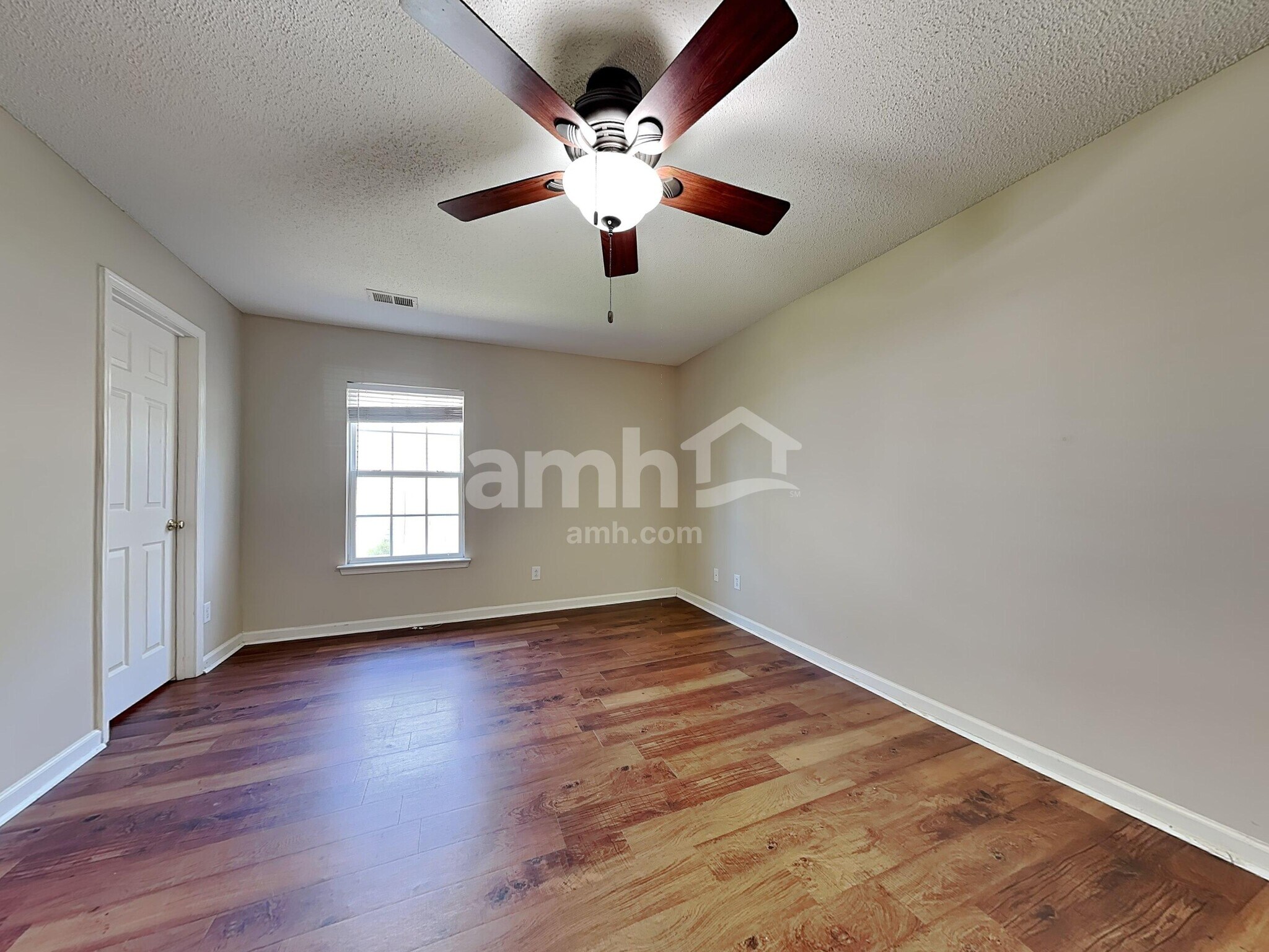 Building Photo - 223 Tigers Paw Dr