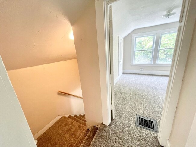 Building Photo - 3074 Toledo Ave