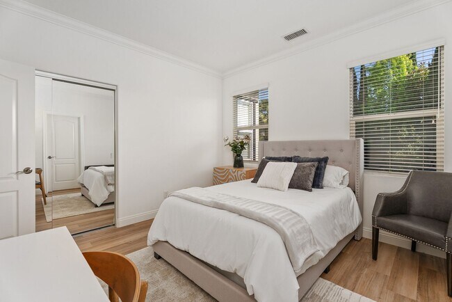 Building Photo - Luxury Living in San Clemente – 5 Bed, 3.5...