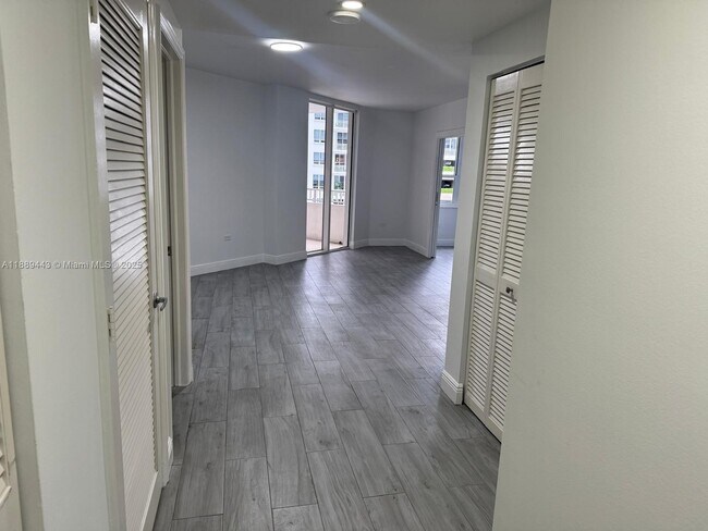 Building Photo - 701 Brickell Key Blvd