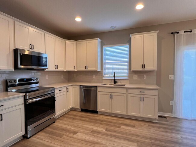 Building Photo - 6213 Boone Dr