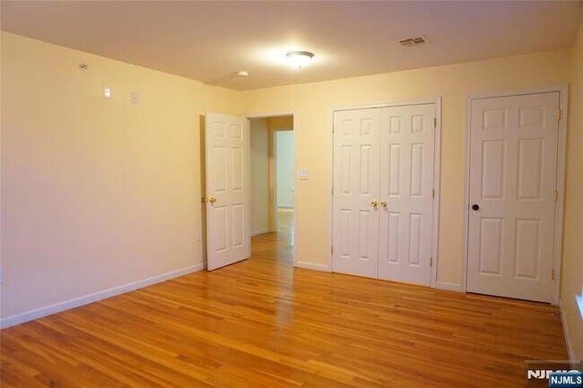 Building Photo - 492-494 Irvine Turner Boulevard Unit 3