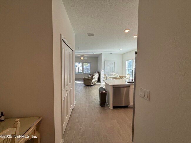 Building Photo - 72 Bramble Ct