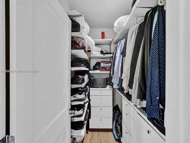 Building Photo - 5705 SW 60th Ave