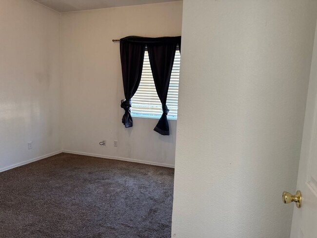 Building Photo - 2834