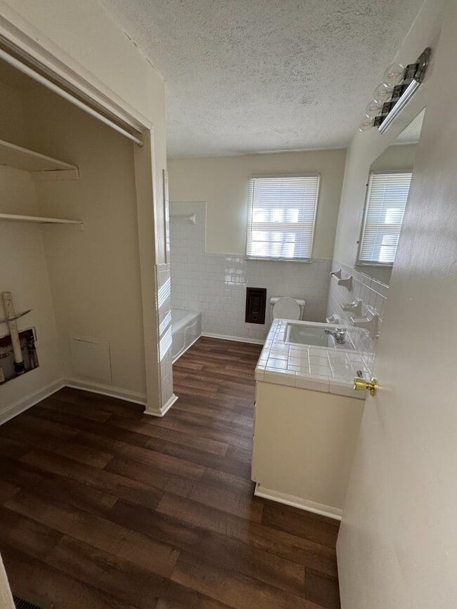 Building Photo - 420 Sam Houston Dr