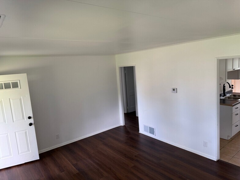 Building Photo - 921 Giddings St