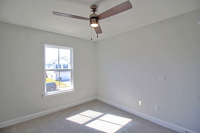 Building Photo - 106 Centennial Ct