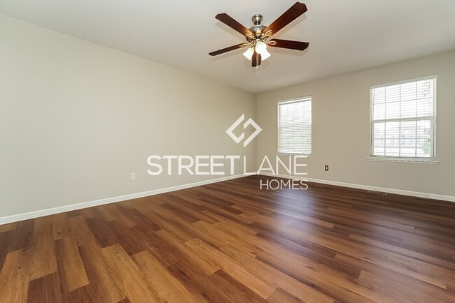 Building Photo - REDUCED!