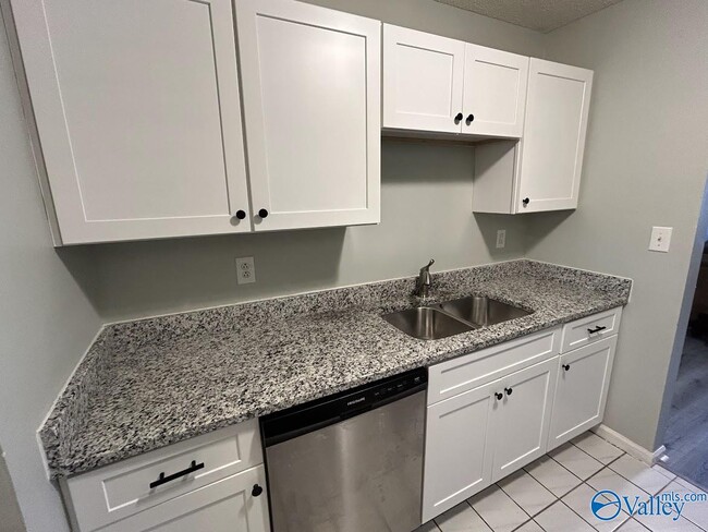 Building Photo - 2014 Hobbs Rd SE