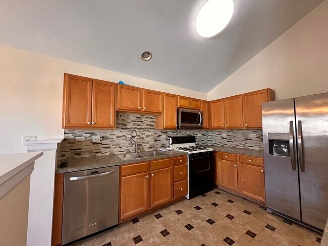 Building Photo - 437 Pine Lake Cir