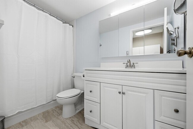 Building Photo - 2700 Atlantic Ave