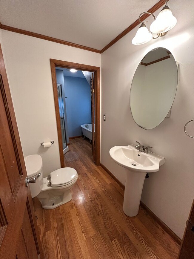 Building Photo - 3 bedroom 1 bathroom House