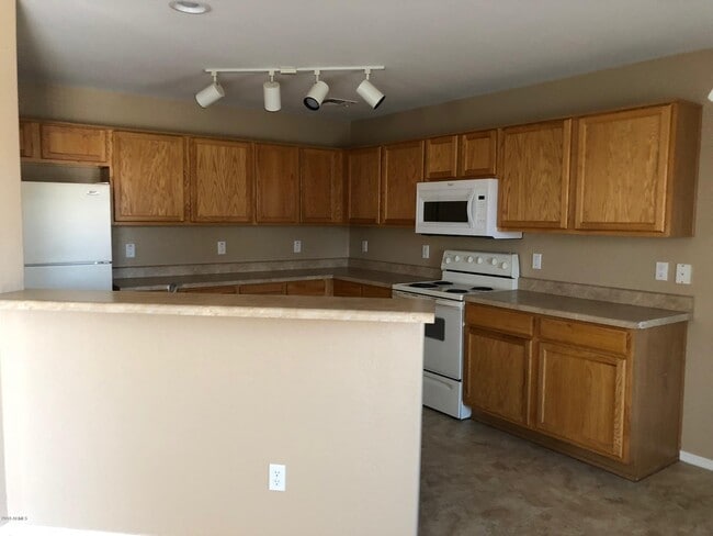 Building Photo - 22821 W Cantilever St