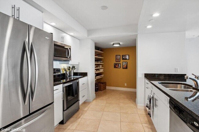 Building Photo - 3000 N Ocean Dr