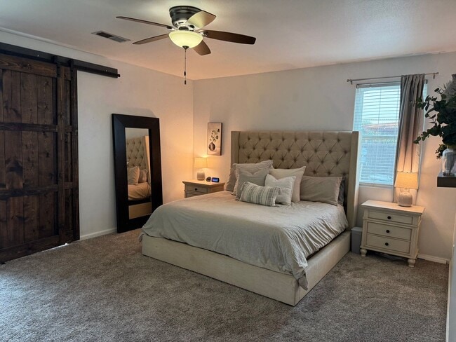 Building Photo - Spacious North Bakersfield Home with pool!