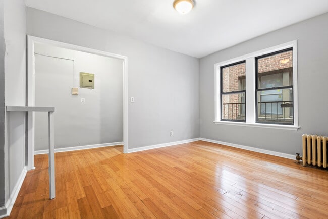 Building Photo - 118 Corbin Ave