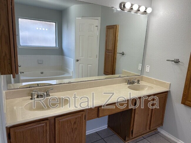 Building Photo - 7405 Emerywood Ln