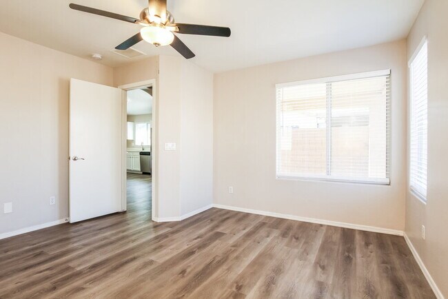 Building Photo - 2322 S 65th Dr