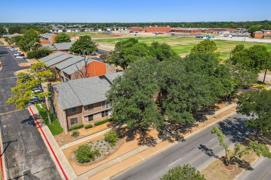 Building Photo - Villa Bella