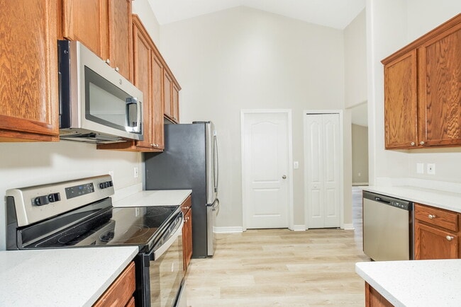 Building Photo - 204 Cornwall Ct