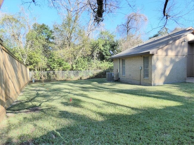 Building Photo - 604 Golfview Dr
