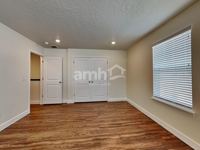 Building Photo - 1015 W 850 S