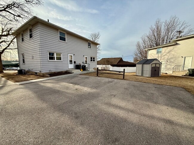 Building Photo - 912 Waterloo Rd