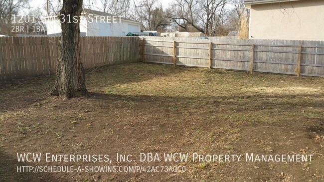 Building Photo - VERY nice home! Garage, fenced backyard, s...