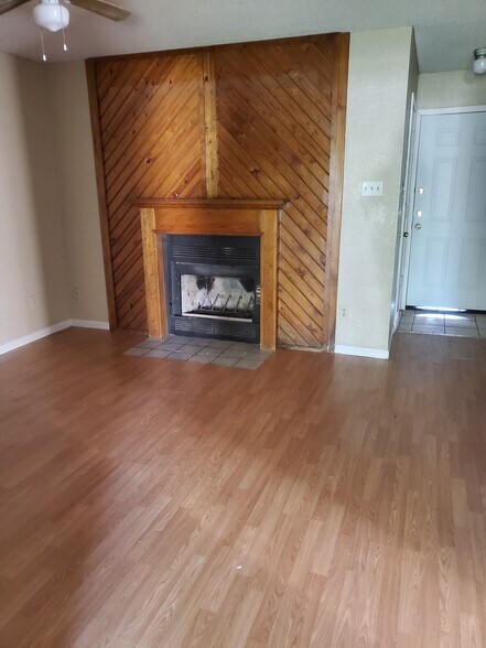 Building Photo - 210 Sorrell Dr