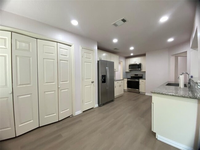 Building Photo - 15706 Springfield Dr