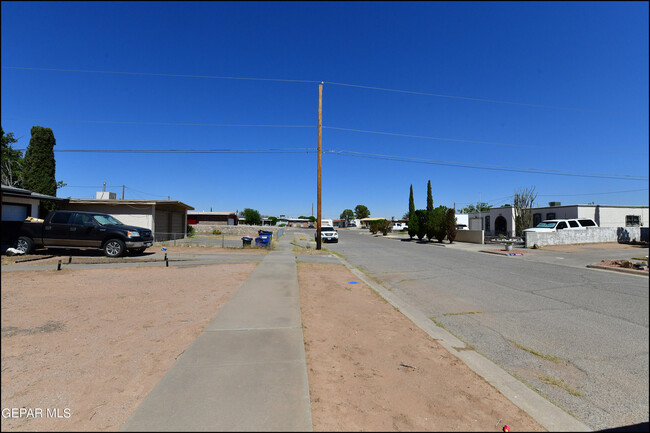 Building Photo - 10601 Josie Pl