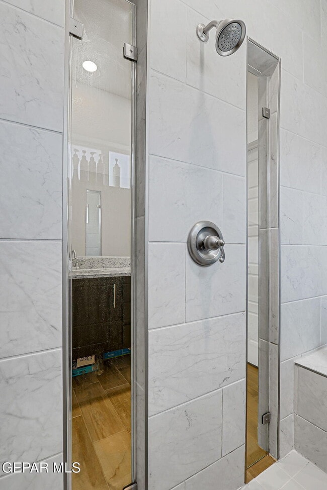 Building Photo - 12622 Zollinger Ave