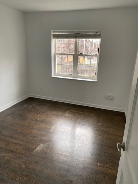 Building Photo - 1211 W 45th St