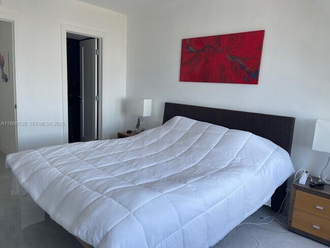 Building Photo - 1000 West Ave