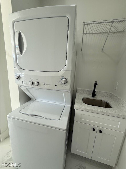 Building Photo - 640 Central St E