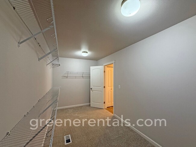 Building Photo - 4BR/2.5BA with Bonus Loft and Den in Lacey