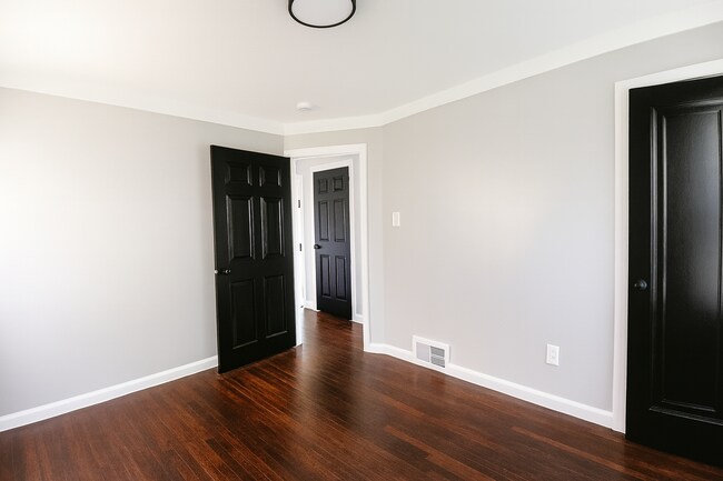 Building Photo - 9535 Hubbell-