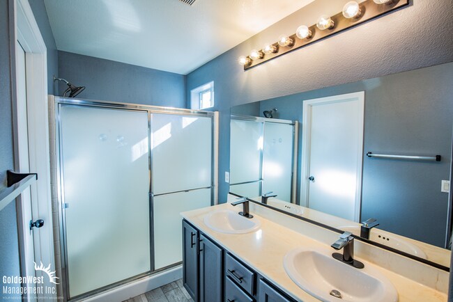 Building Photo - Modern 3Bdm 3Ba Home in a gated community!