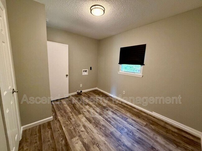 Building Photo - 7707 Canyon Dr