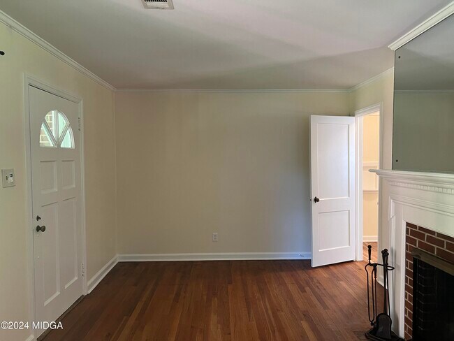 Building Photo - 110 Bragg St