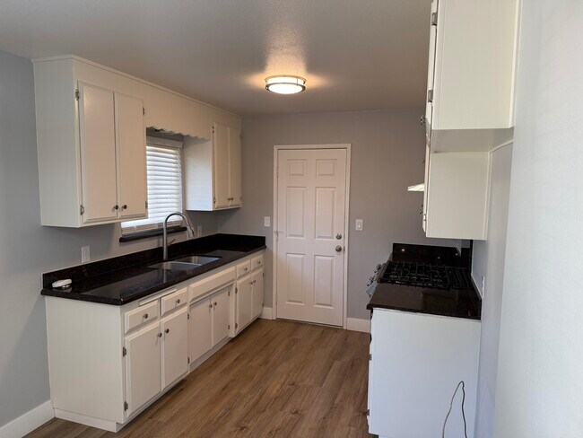 Building Photo - 3934 Mercury Dr