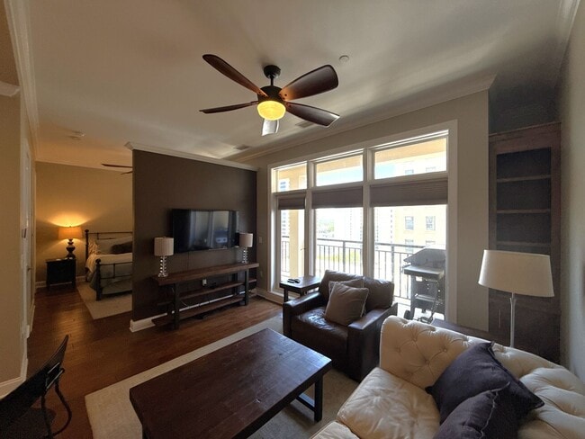 Building Photo - 230 S Tryon St