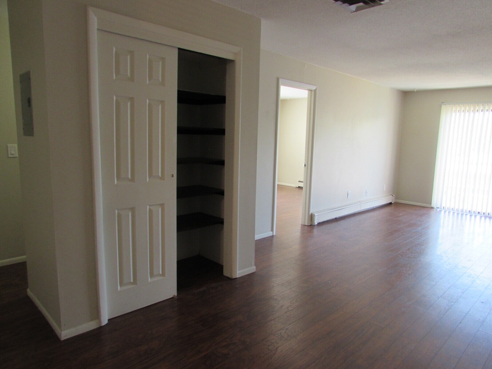 Building Photo - 3231 Lakeside Dr