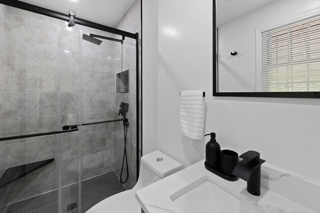 Building Photo - 6006 Queens Chapel Rd